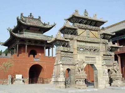 關(guān)帝廟前的石牌坊，是為紀(jì)念關(guān)羽而建造的。