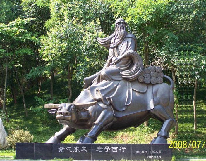 石雕老子像，這尊老子雕塑作品高兩米多，造型突出了老子的思想境界