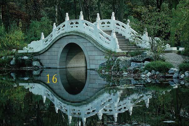 石雕欄桿也叫欄板，石欄桿，宋代稱“勾欄”，多用于須彌座式臺基上，也有用于普通臺基上。石雕欄桿一般由望柱、欄板和地袱