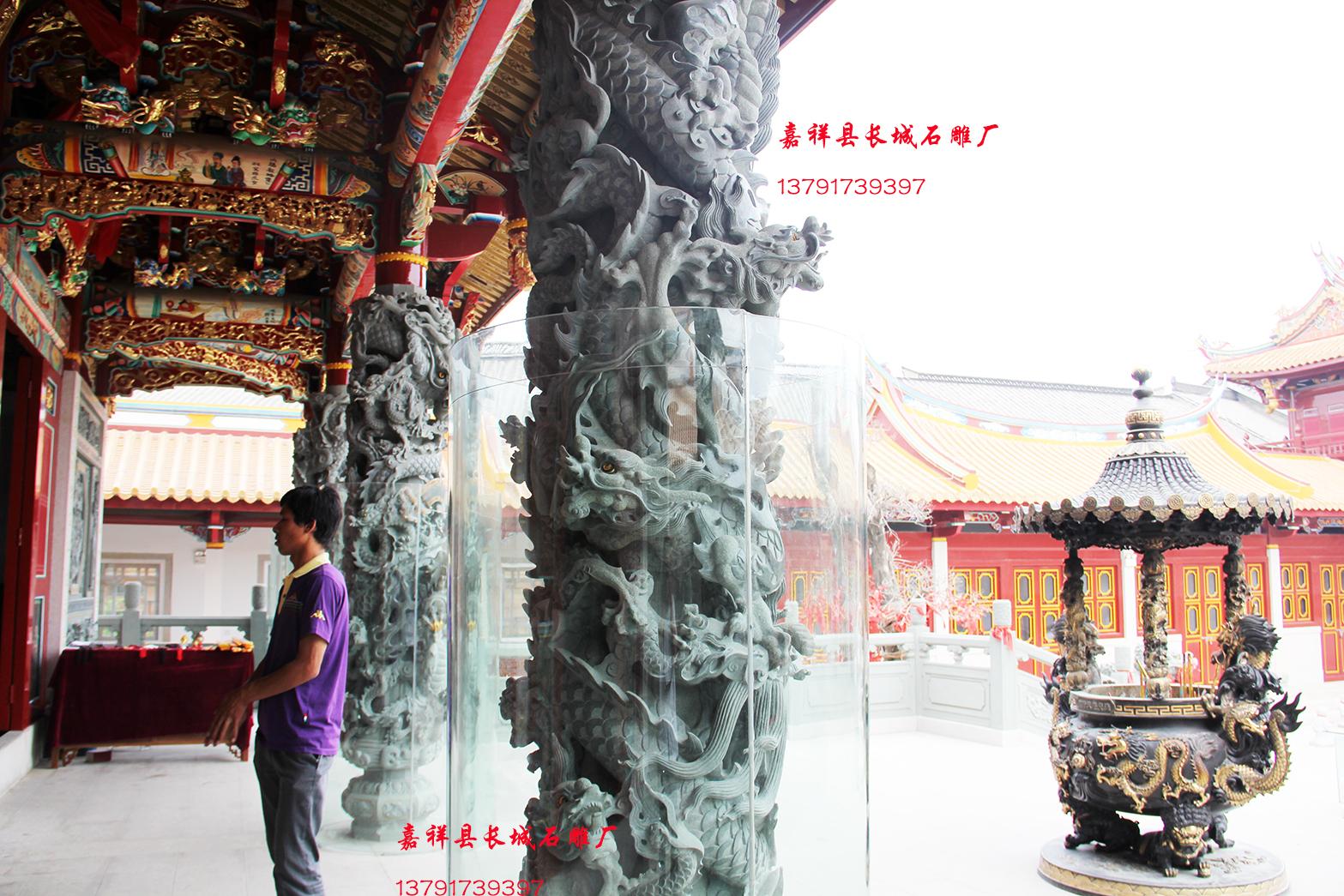 寺院石雕龍柱