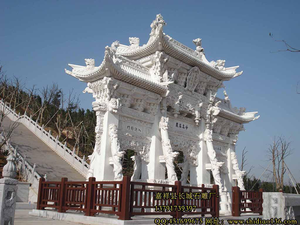 石雕牌坊造價(jià)從古到今為什么會(huì)這么的高，不是有一句話這樣說的嗎？“石頭有價(jià)，工藝無價(jià)。”