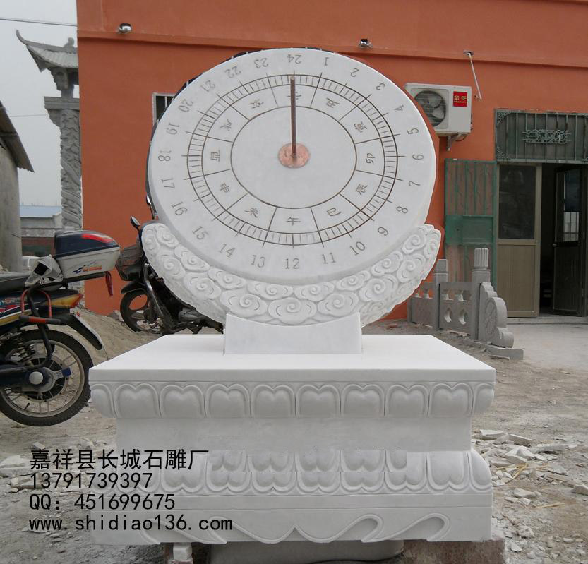 從古代延伸到現代，日晷雕刻的用途也從原本的計時性質，慢慢的多了觀賞的藝術價值。長城石雕出品的日晷雕刻，就是計時和觀賞價值都非常高的藝術品，在游覽碼頭、公園等景點位置，都能看到一個個古典藝術的日晷裝飾了我們的生活！
