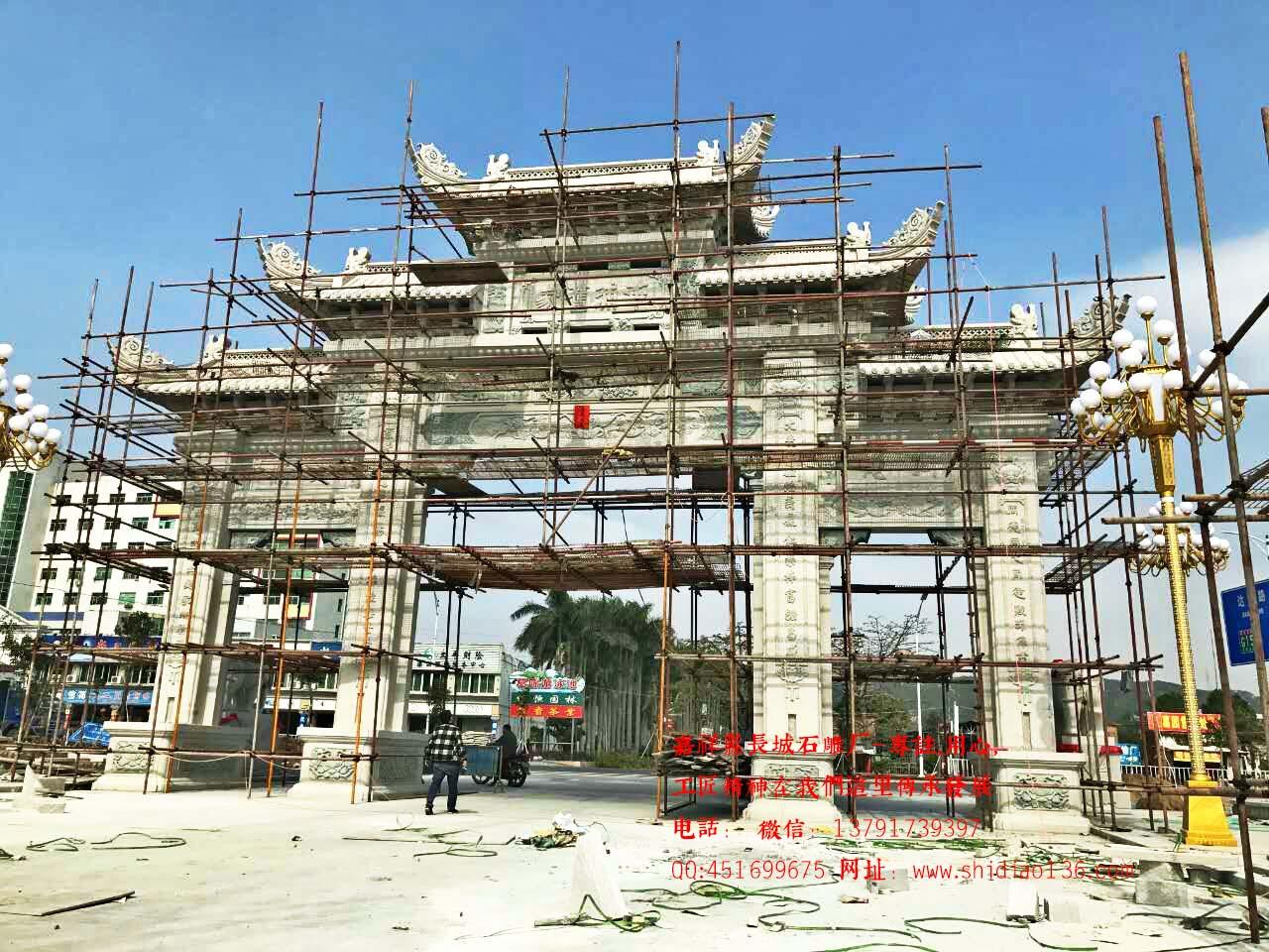 長城石雕福建村莊石牌坊安裝現場圖片